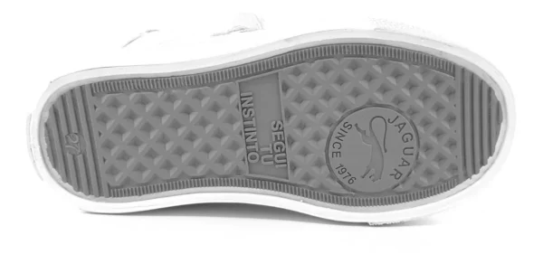 Zapatilla colegial con abrojo