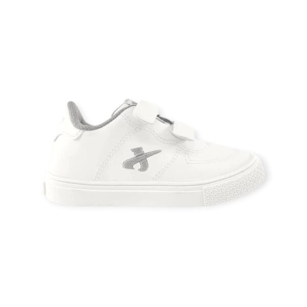 Zapatilla colegial con abrojo